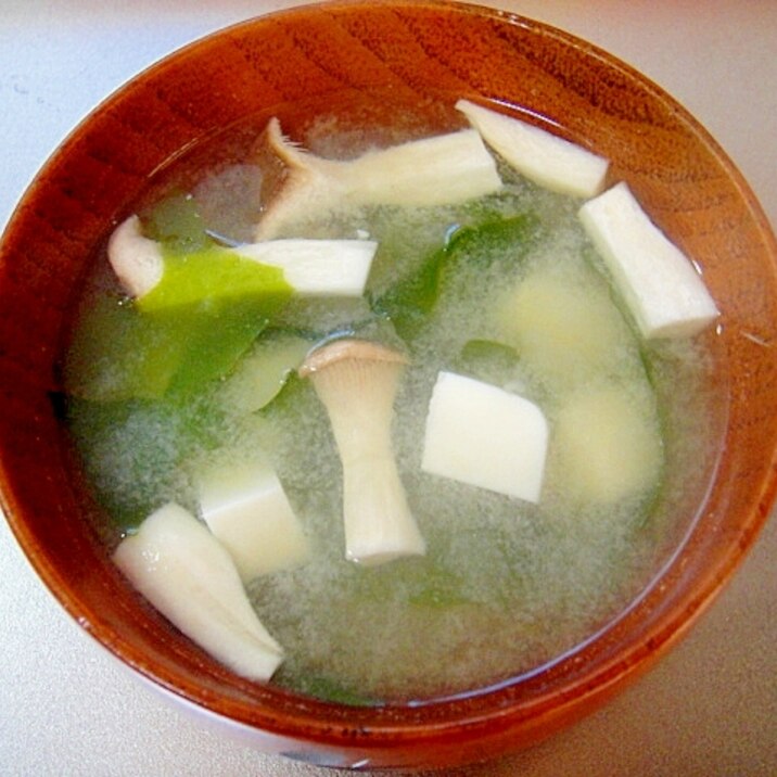 エリンギ入り豆腐とわかめの味噌汁 レシピ 作り方 By Mint74 楽天レシピ エリンギ入り豆腐とわかめの味噌汁 レシピ 作り方 By Mint74 楽天レシピ